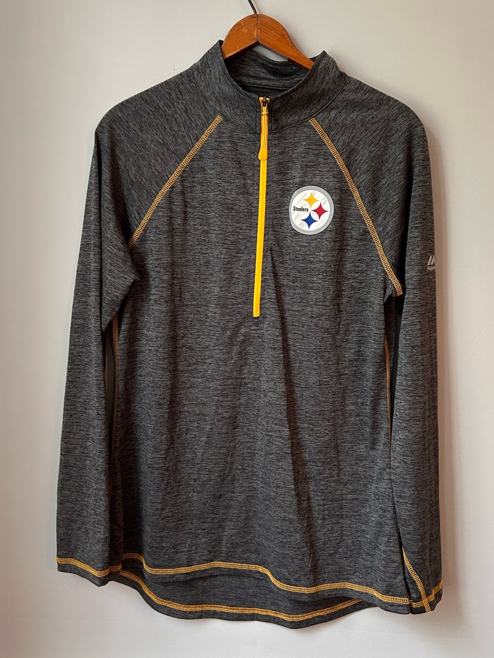 Majestic cool base pullover womens size small Steelers long sleeve gray 1/4 zip